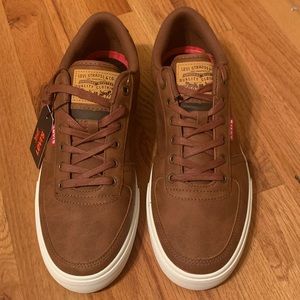 Men’s Levi’s brown sneakers
